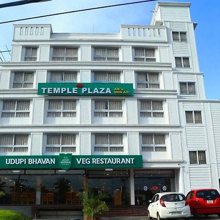 Hotel Temple Plaza Kochi à Chottanikara Extérieur photo