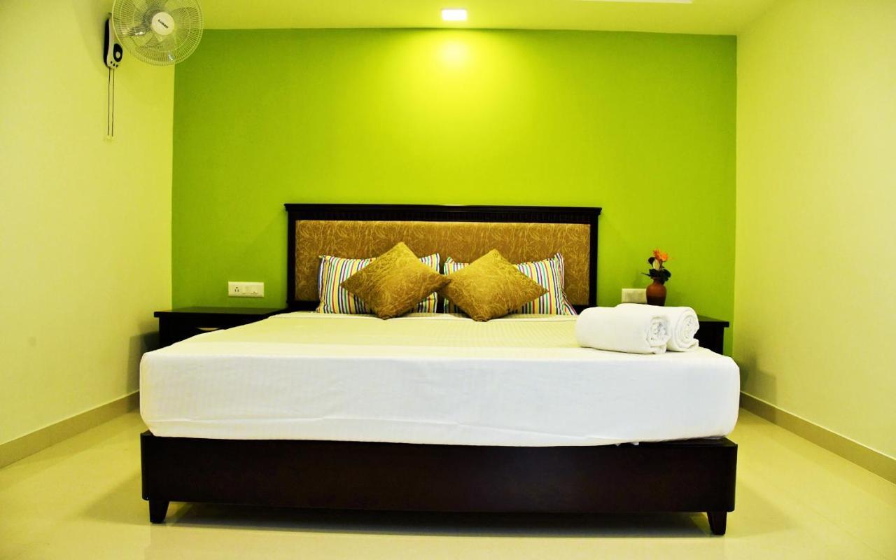 Hotel Temple Plaza Kochi à Chottanikara Extérieur photo