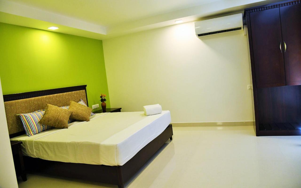 Hotel Temple Plaza Kochi à Chottanikara Extérieur photo