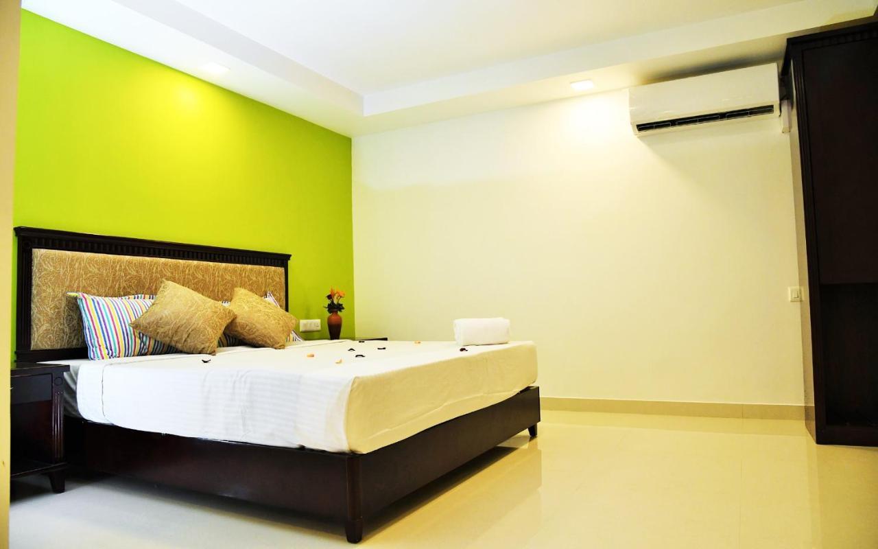 Hotel Temple Plaza Kochi à Chottanikara Extérieur photo
